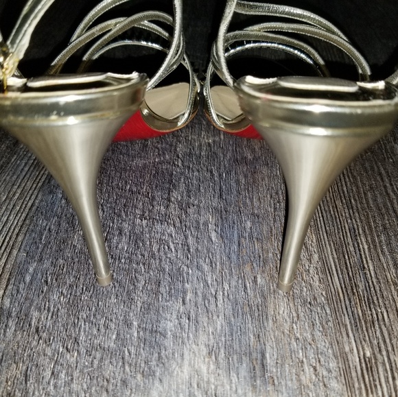 Authentic Christian Louboutin light gold strapy - Picture 3 of 8